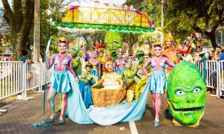 Medellín se engalanará con 600 artistas y siete silleteros en el tradicional Desfile de Mitos y Leyendas