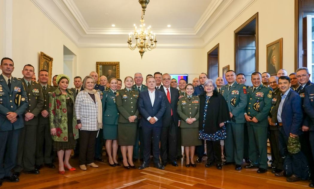 Senado aprueba ascenso de 42 oficiales de las Fuerzas Armadas y de la Policía Nacional