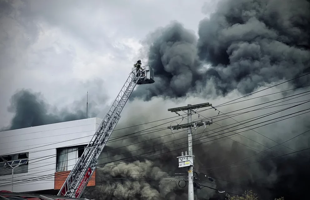 Secretaría de Salud emite recomendaciones para prevenir problemas en salud por exposición a contaminación del aire generada por incendio en zona noroccidental de Bogotá