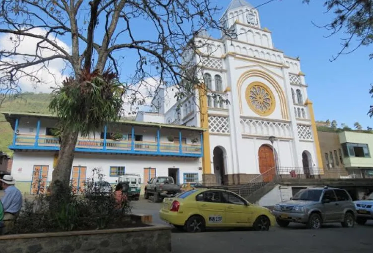 Gobernación de Antioquia apoya en la atención de emergencia en Betulia que dejó incomunicados a 3.500 campesinos