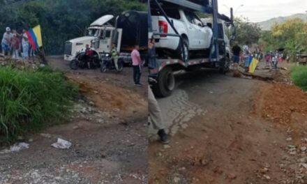 Conductores y habitantes de Bucaramanga mantienen la vía cerrada en el sector ‘Paso Malo’