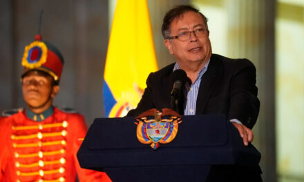 Presidente Gustavo Petro: informó que se destinarán $2.900 millones para fortalecer las radios comunitarias