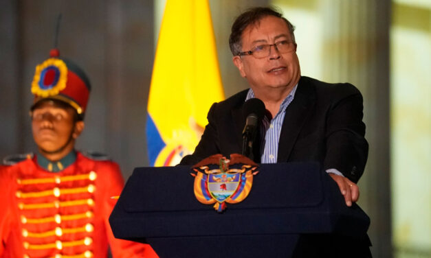 Presidente Gustavo Petro: informó que se destinarán $2.900 millones para fortalecer las radios comunitarias