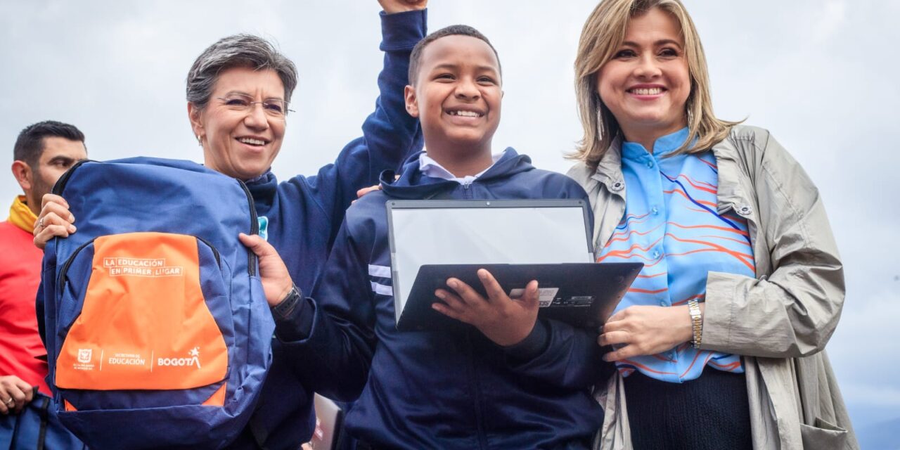 Alcaldía de Bogotá hizo entrega de 112.837 tabletas y computadores