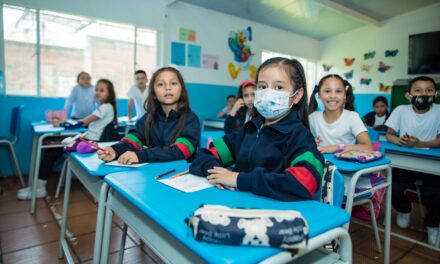 Niños de Bogotá reciben nuevos colegios