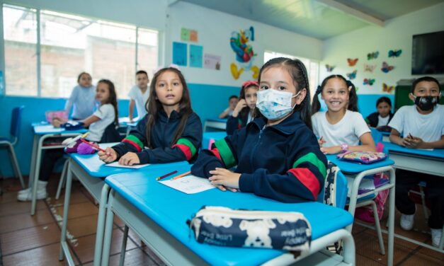 Niños de Bogotá reciben nuevos colegios