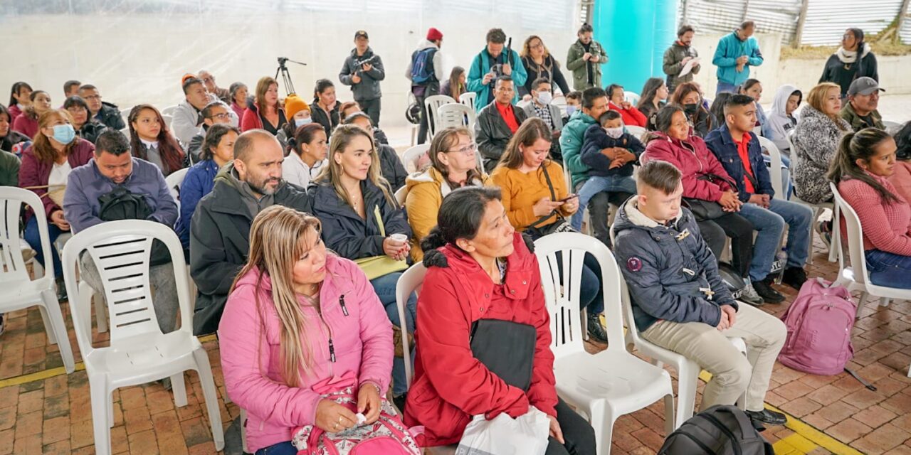 Madres cabeza de hogar de Usme en Bogotá recibieron vivienda de interés social