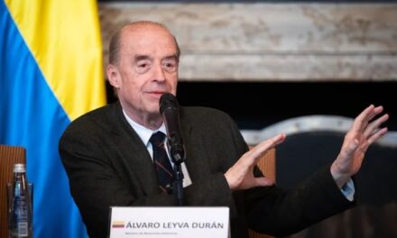 Álvaro Leyva, suspendido por tres meses y llamado a juicio disciplinario