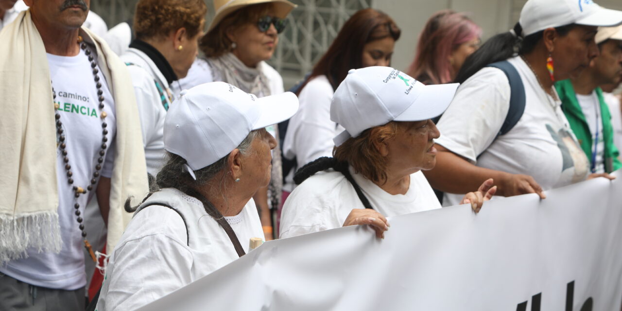 Marchantes de la Noviolencia recorrieron 20,9 kilómetros desde la Catedral Metropolitana de Medellín hasta el corregimiento de San Cristóbal.