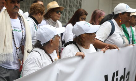 Marchantes de la Noviolencia recorrieron 20,9 kilómetros desde la Catedral Metropolitana de Medellín hasta el corregimiento de San Cristóbal.