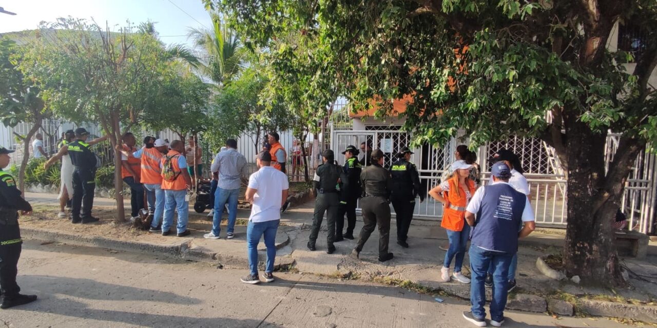 Personería inspecciona desmonte de talanquera y retiro de rejas en el en barrio el Country de Cartagena