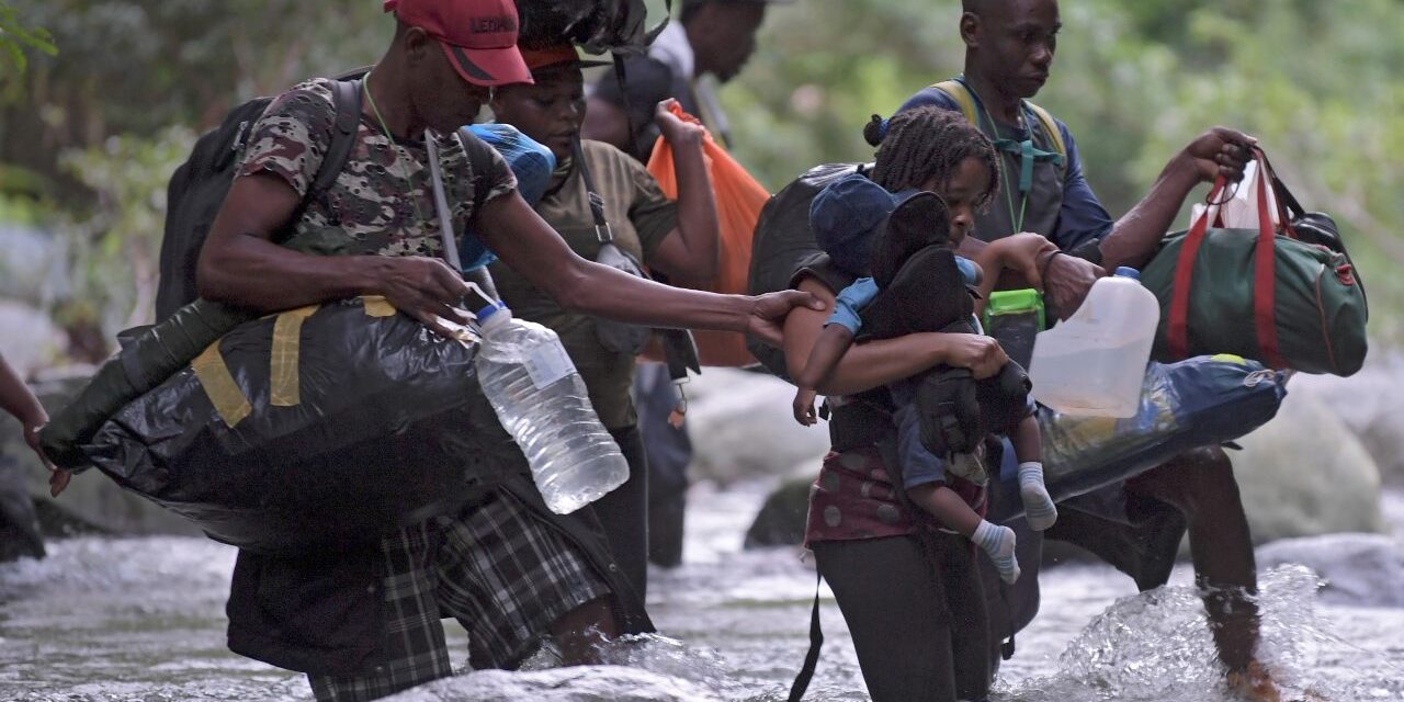 Panamá deportará a migrantes que entren desde Colombia por el Darien