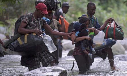 Panamá deportará a migrantes que entren desde Colombia por el Darien