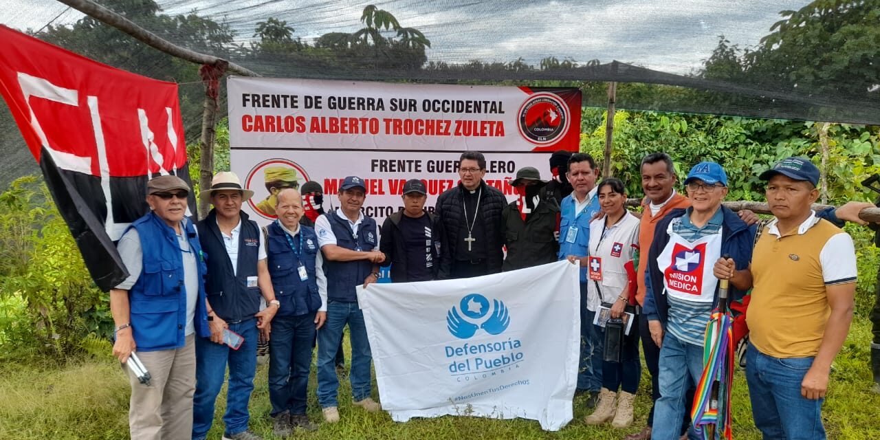 Misión humanitaria de la Defensoría del Pueblo recibe a patrullero de la Policía que estaba en poder del ELN en el Cauca