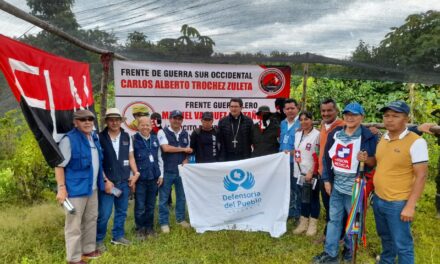 Misión humanitaria de la Defensoría del Pueblo recibe a patrullero de la Policía que estaba en poder del ELN en el Cauca