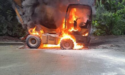 AMENAZAN A TRABAJADORES Y QUEMA MAQUINARIA AMARILLA EN BUENAVENTURA