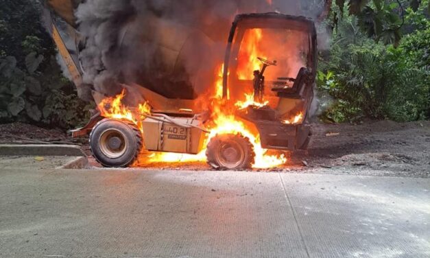 AMENAZAN A TRABAJADORES Y QUEMA MAQUINARIA AMARILLA EN BUENAVENTURA