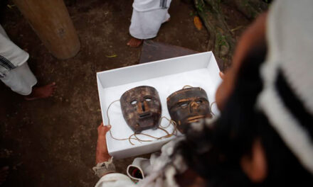 Pueblo Kogui purificó sus máscaras mágicas recuperadas de Alemania que acompañarán la construcción de la Paz Total