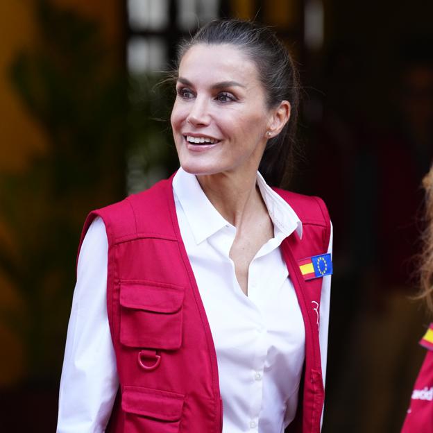 Reina de España Letizia visitó en Cartagena proyectos que apoya la Corona relacionadas con el patrimonio y agua potable.