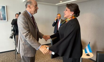 Presidente Petro y Canciller Leyva sostuvieron encuentro con la presidenta de Honduras, Xiomara Castro