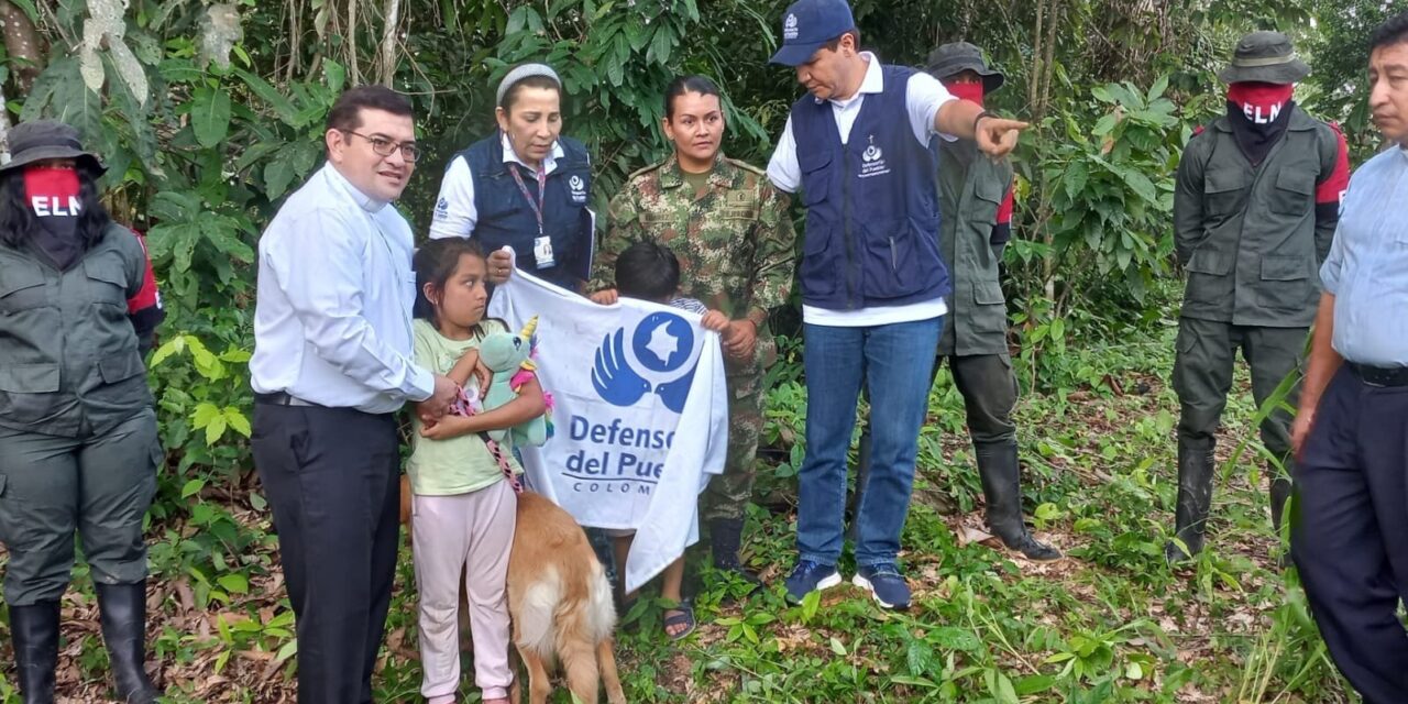 ELN libera a la sargento Ghislaine Karina Ramírez y sus dos hijos después de cuatro días de retención