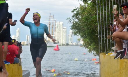 350 Deportistas participaron en el Acuatlón bicentenario naval 2023 en Cartagena