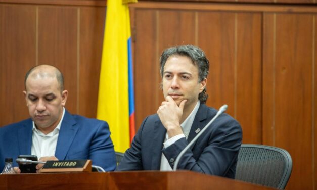 Daniel Quintero denunció en el Congreso al ‘Cartel de los 20 billones que buscaría quedarse con Tigo Une