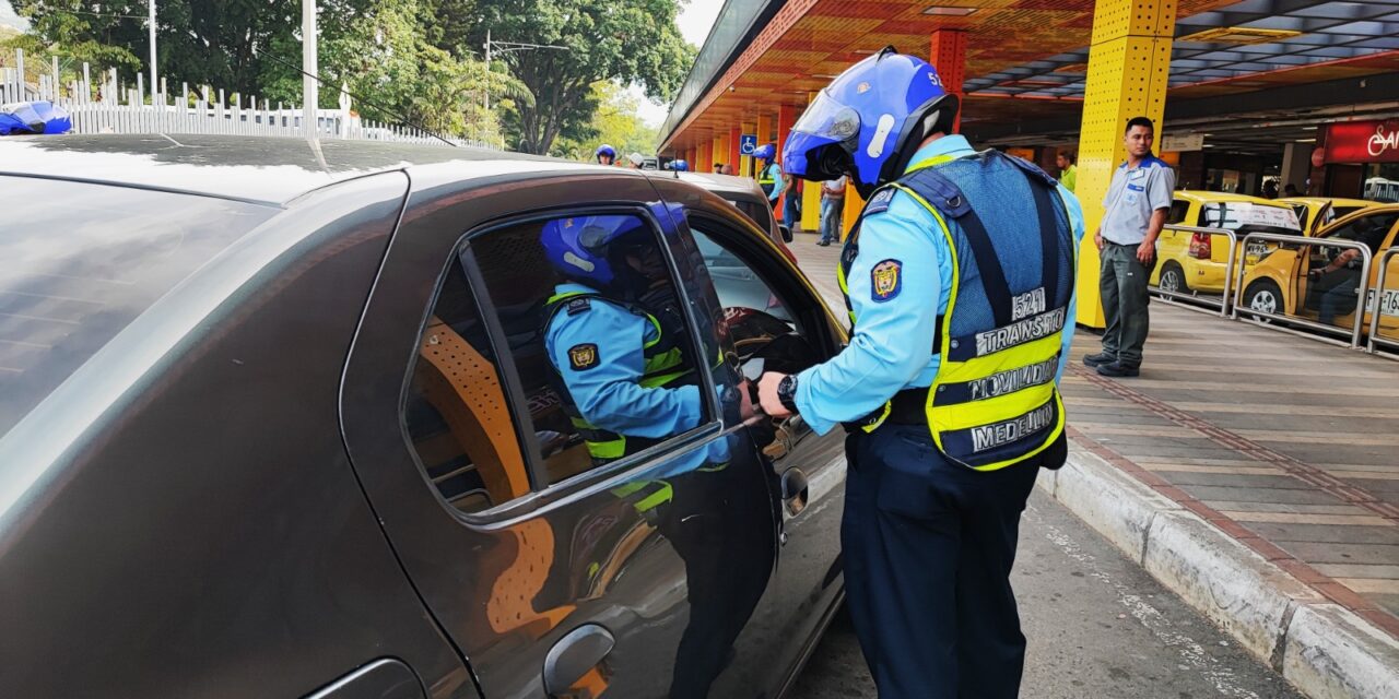 En Medellín han sancionado a 1.900 conductores por transporte informal en 2023