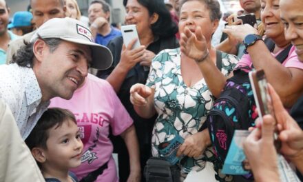 Fico Gutiérrez recorrió Medellín para cerrar su campaña