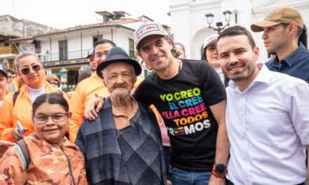 Fico Gutiérrez recorrió municipios del oriente antioqueño con los candidatos de su partido Creemos