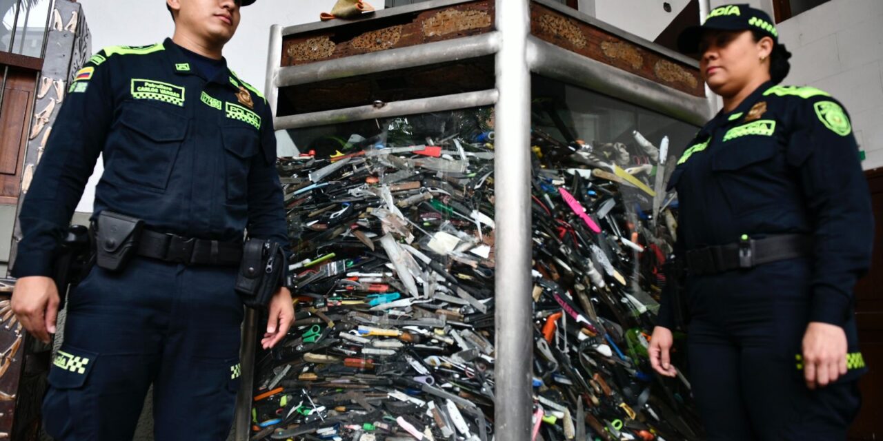 En Medellín se forjará una nueva escultura por la convivencia con más de 34.000 armas blancas incautadas