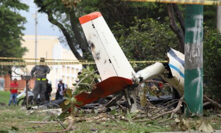 Autoridades inician investigación tras siniestro aéreo en el barrio Jorge Isaacs de Cali