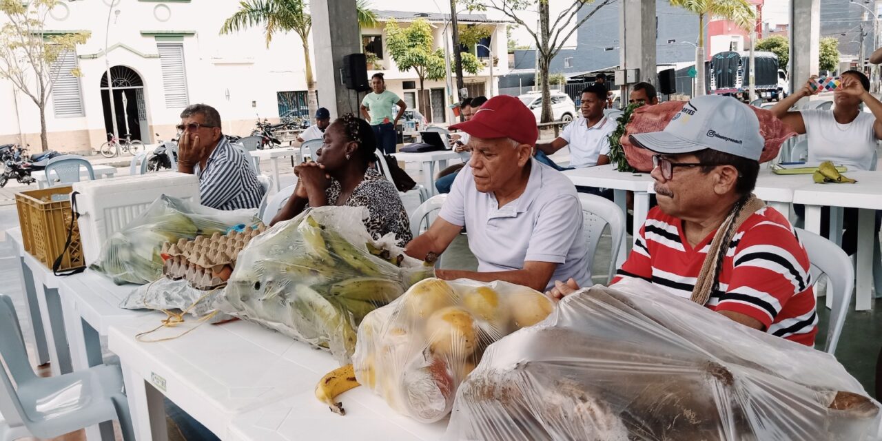 UNGRD impulsa la economía en Urabá con feria campesina