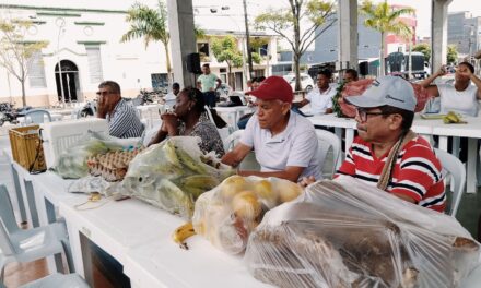 UNGRD impulsa la economía en Urabá con feria campesina