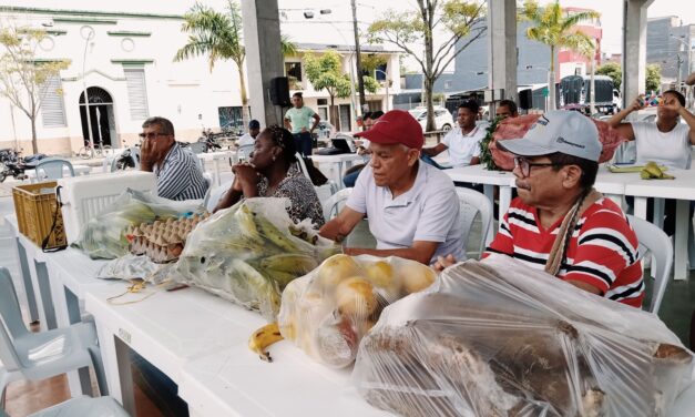 UNGRD impulsa la economía en Urabá con feria campesina