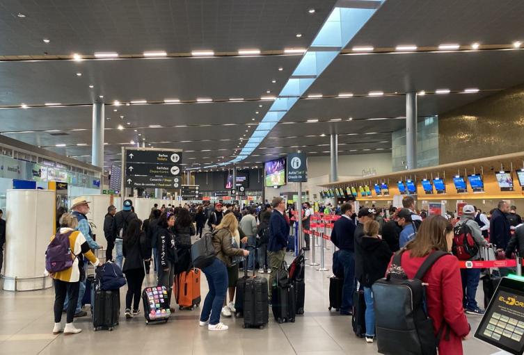 Superintendencia de Transporte pide paciencia en aeropuertos en fin de año