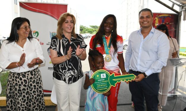 La atleta Flor Denis Ruiz recibió la casa de sus sueños
