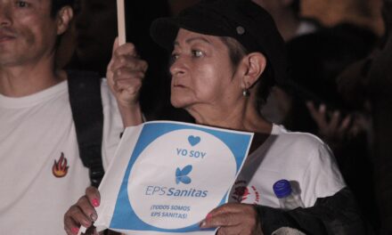 Empleados de Sanitas marchan en todo el país