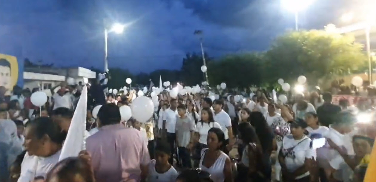 Multitudinaria marcha pidiendo la liberación del papá de Luis Díaz