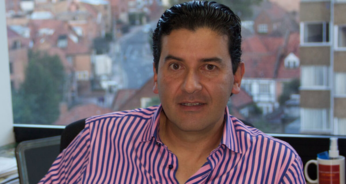 Lluvia de críticas al periodista Néstor Morales