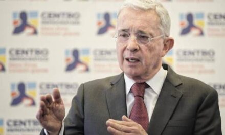 Justicia argentina solicita investigar a Álvaro Uribe por falsos positivos