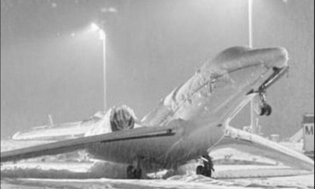 Avión termina congelado en Múnich, Alemania por bajas temperaturas