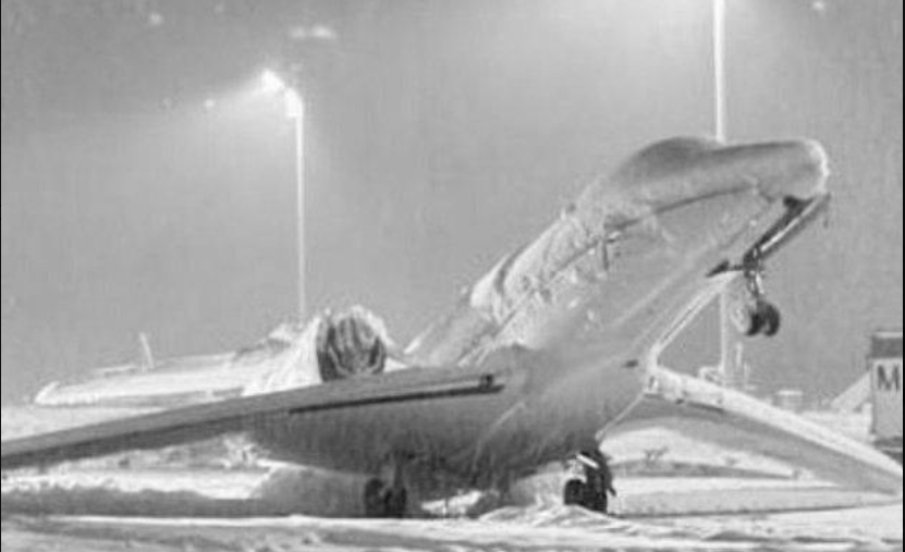 Avión termina congelado en Múnich, Alemania por bajas temperaturas