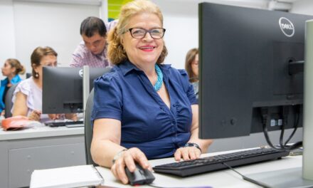 Medellín capacita a personas mayores en TIC y herramientas tecnológicas