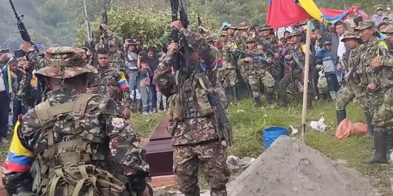 Así es el funeral de un guerrillero en el monte