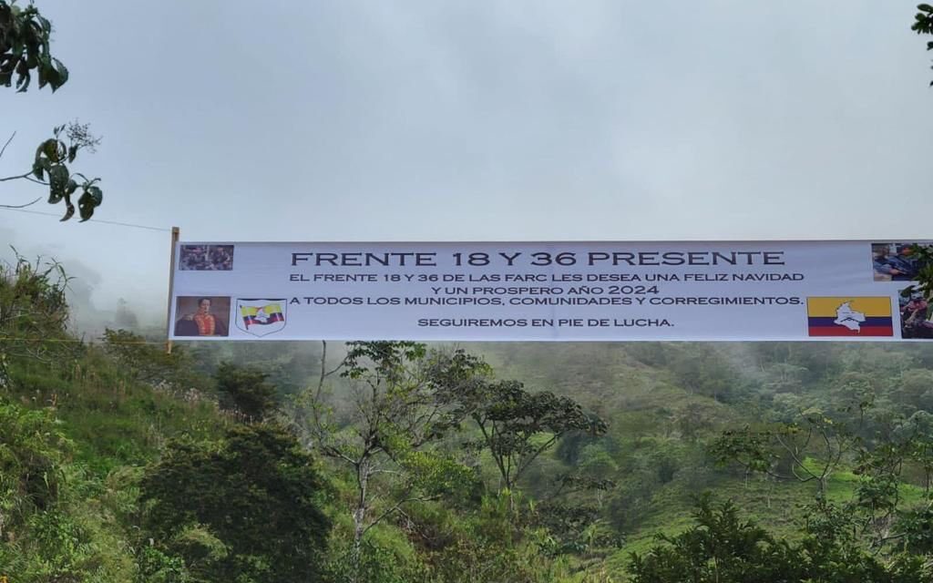 Disidencias colgaron aviso de Feliz Navidad en Briceño, Antioquia