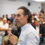 Federico Gutiérrez prioriza reuniones internacionales mientras Medellín exige liderazgo local