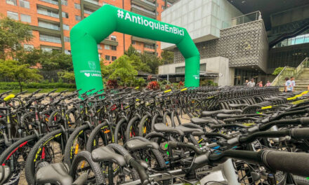 Gobernación de Antioquia entrega más de 750 bicicletas a la primera infancia