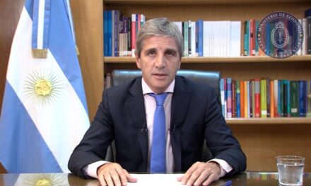 Gobierno de Javier Milei devalúa el peso argentino