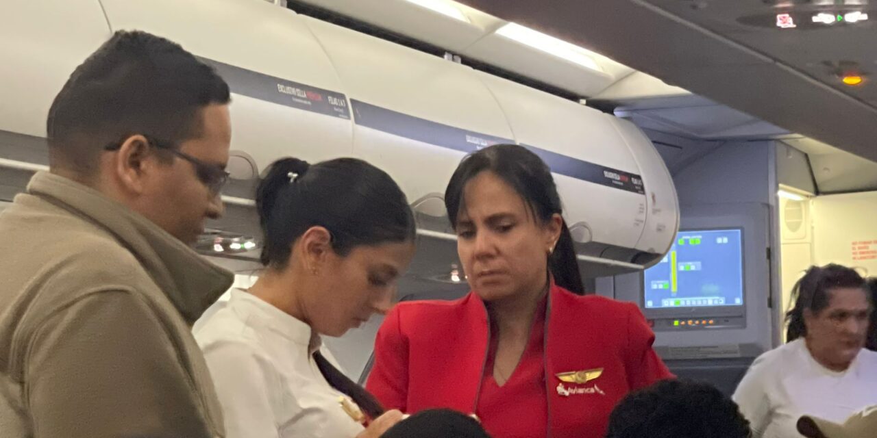 Vuelo de Avianca desde Bogotá a Medellín detiene despegue por emergencia de salud de pasajero